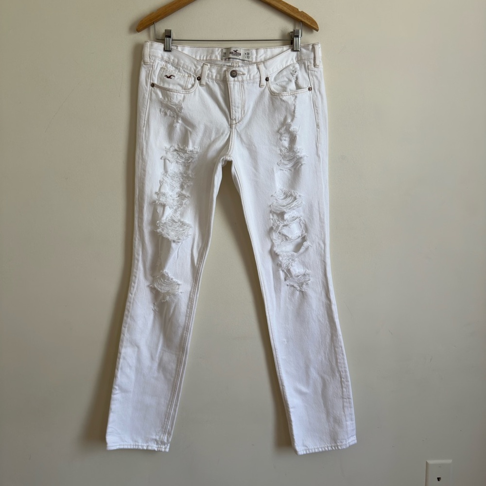 Holister || woman’s Low rise  White Distressed Jeans Sz 30x33